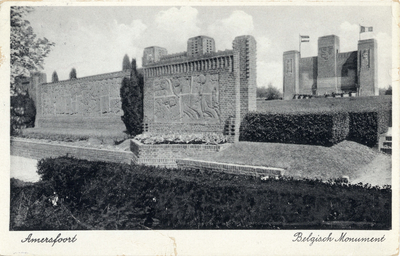 13083 Gezicht op de gedenkmuur en de achterzijde van het hoofdgebouw van het Belgenmonument (Belgenlaan 9) te ...